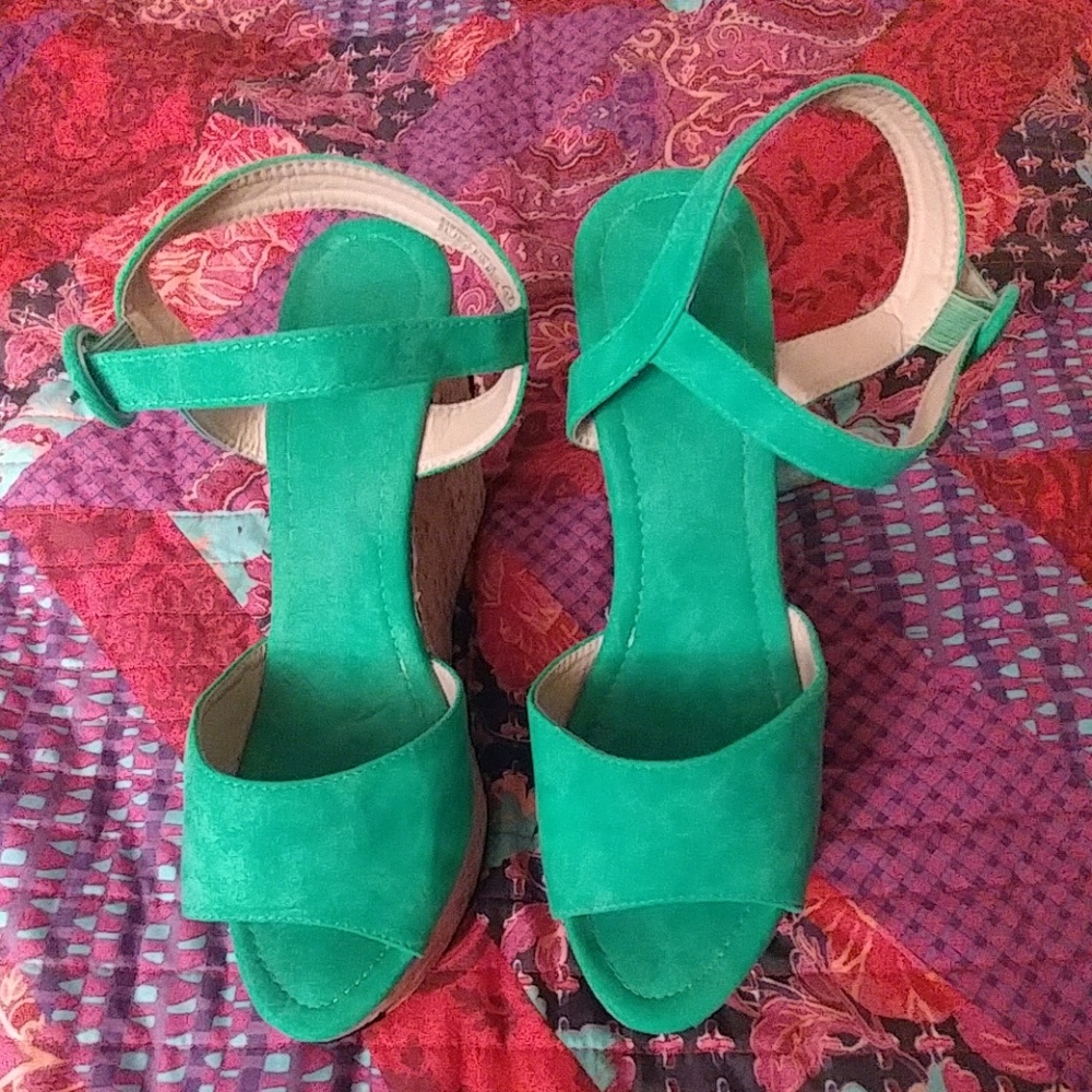 Kelly Green Floral Wedges